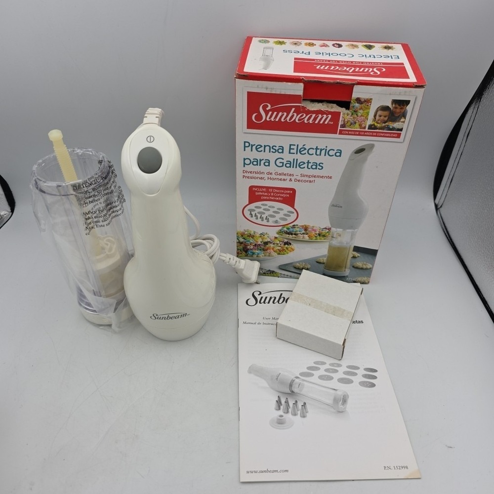 Sunbeam Electric Cookie Press Maker 12 Presses 8 Icing Tips  Open Box FPSBCP941